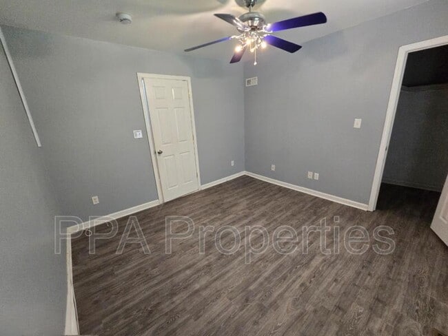 Building Photo - 7122 Ramblewood Dr