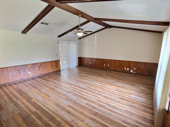 Building Photo - 1115 Hickory Dr
