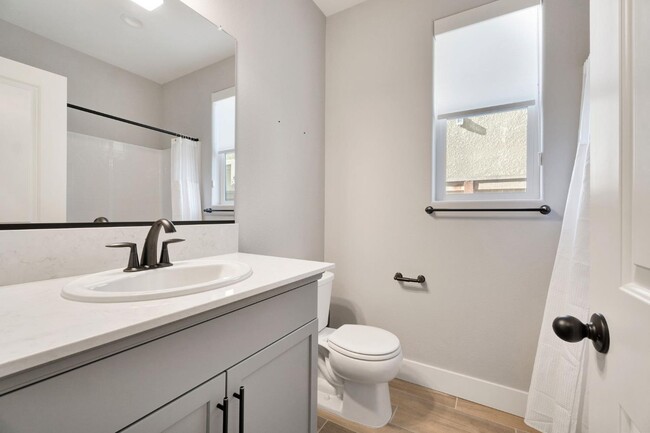 Building Photo - 4415 Horizon Dr