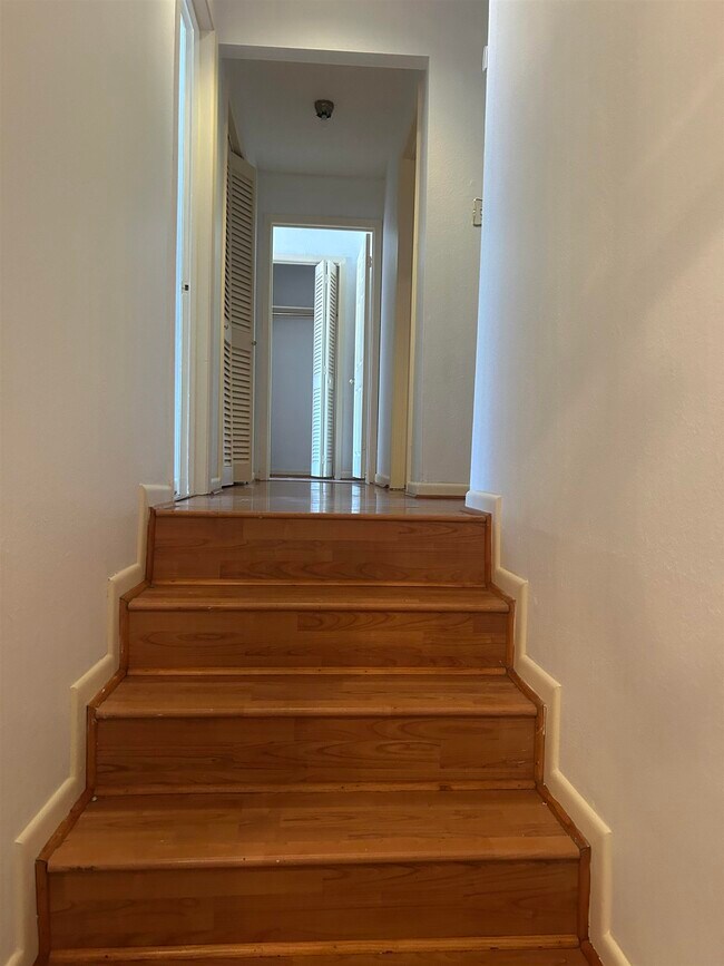 Building Photo - 108 Martingale