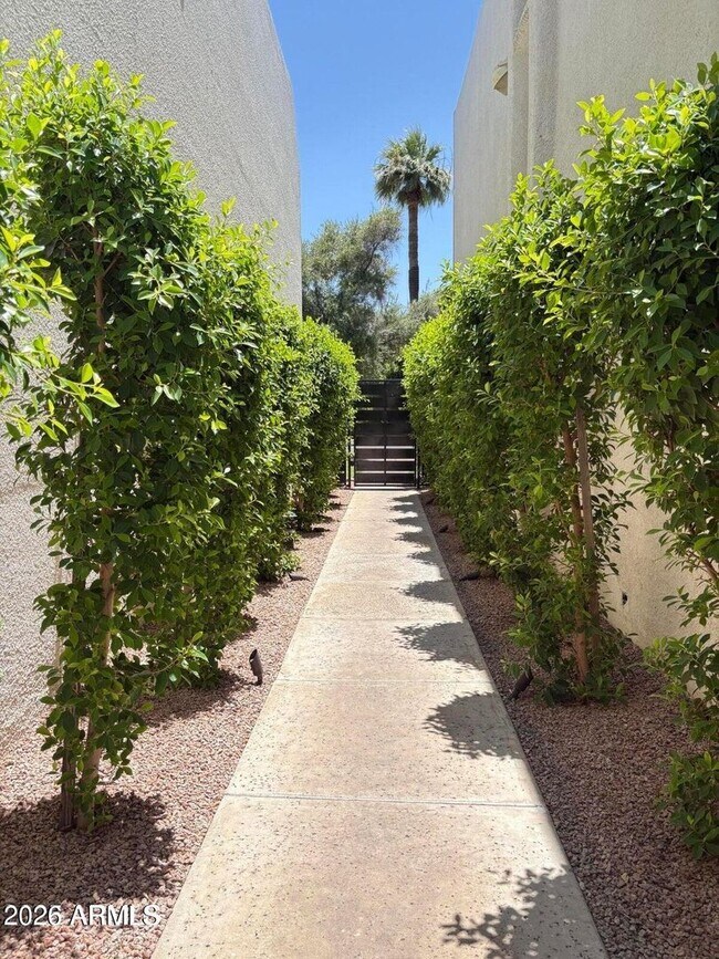 Building Photo - Remodeled 1 Bedroom 1 Bath Central Phoenix Apartment with Private Backyard