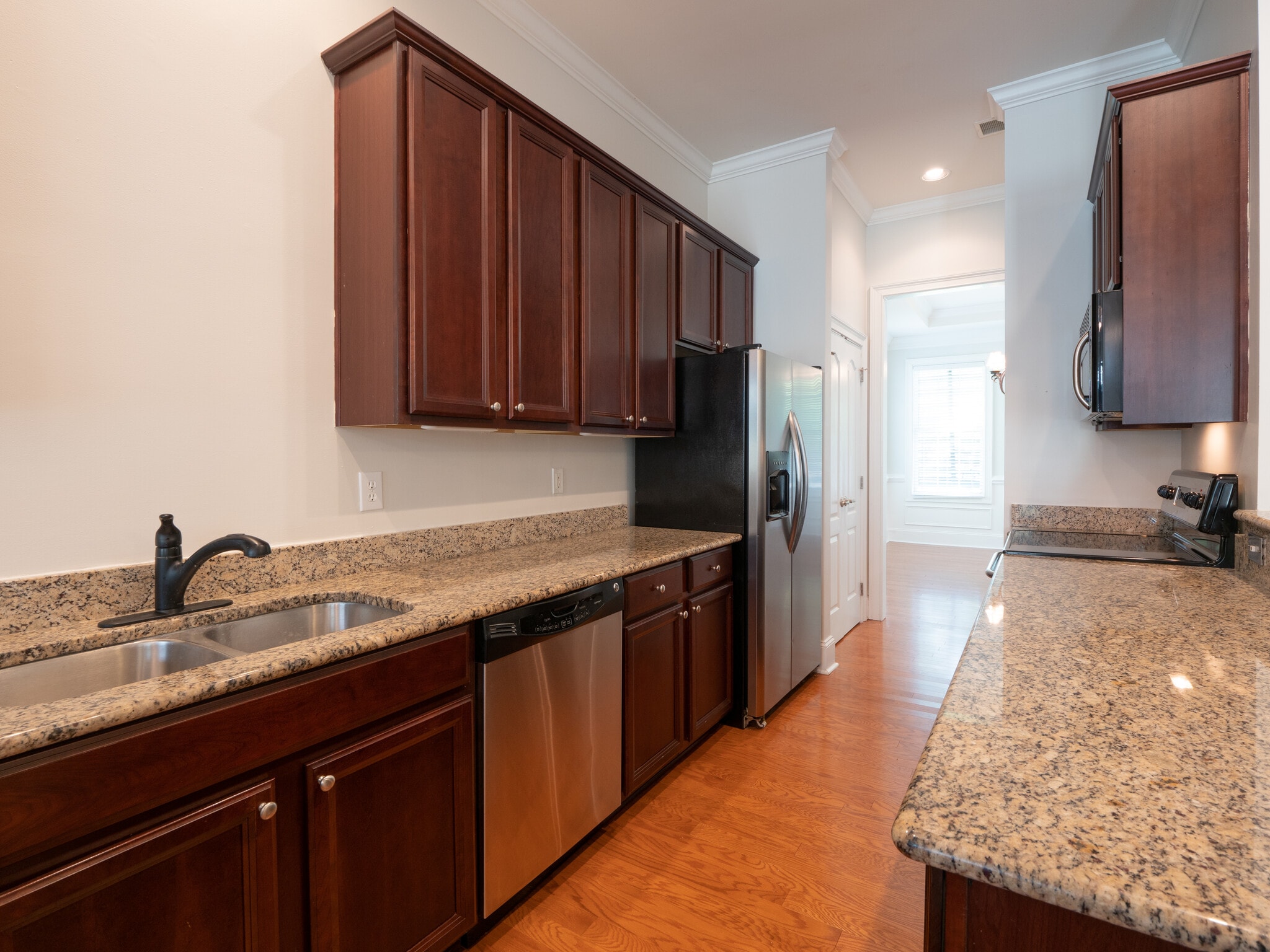 granite counters - 1814 Tennyson Row