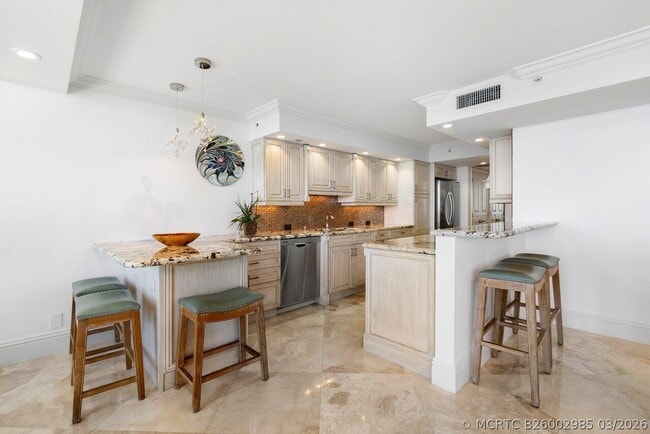Building Photo - 2727 S Ocean Blvd