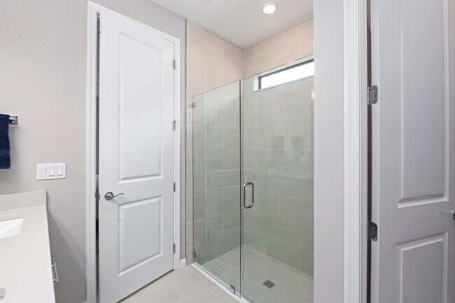 Building Photo - 833 SE Courances Dr