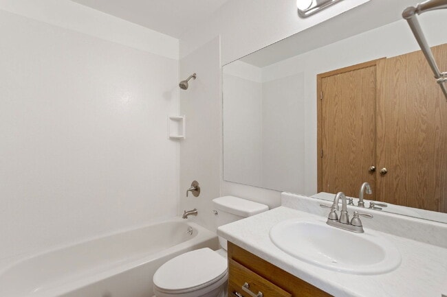 Building Photo - 4335 Conquista Dr