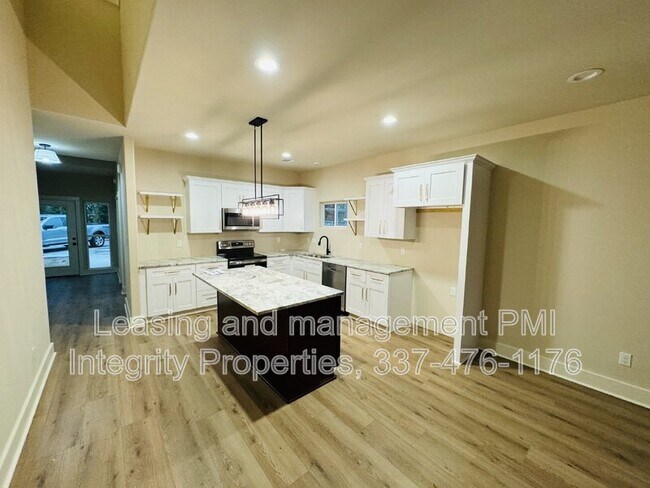 Building Photo - 136 Greentree Dr