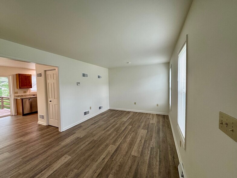 Building Photo - 106 Chukar Ct