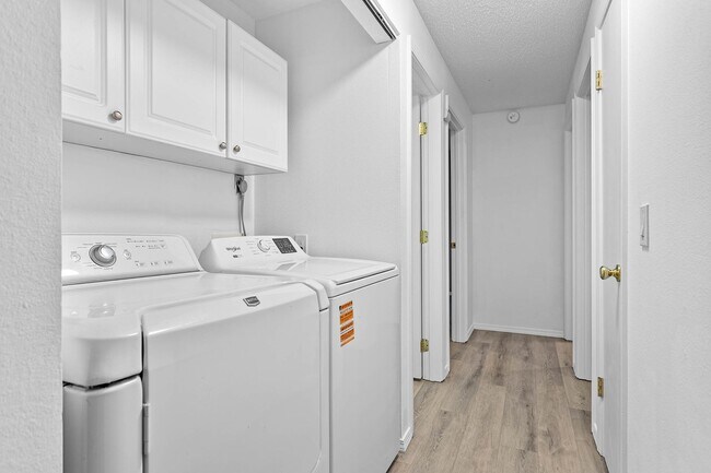 Building Photo - 2425 Spruce St