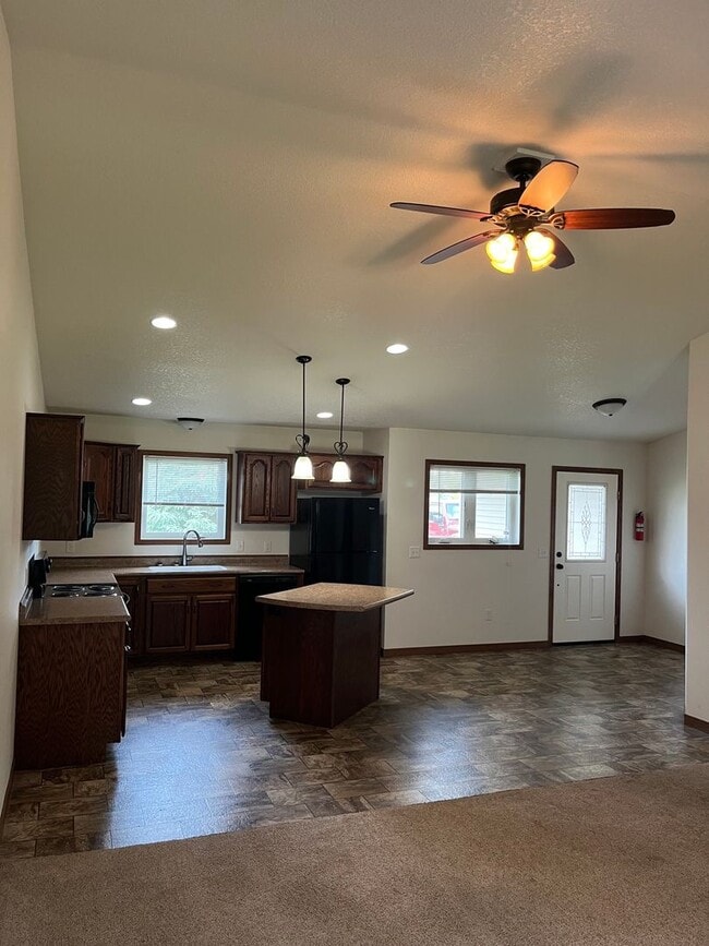 Building Photo - Pleasant Pine Acres