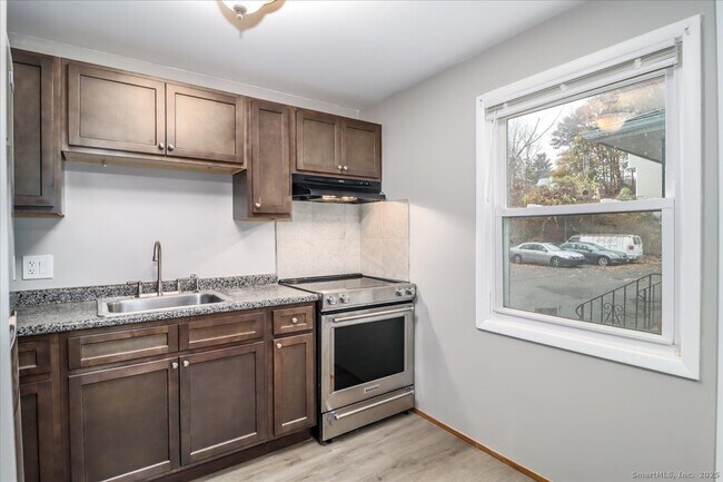 Building Photo - 115 Kensington Ave