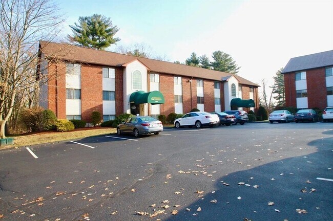 Building Photo - 2200 Skyline Dr