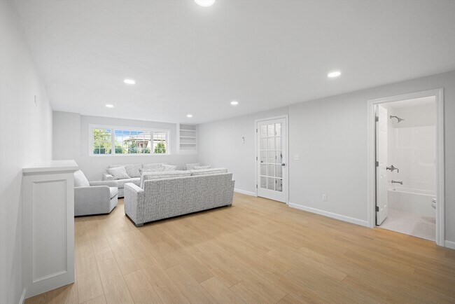 Building Photo - 45 Brookfield Rd
