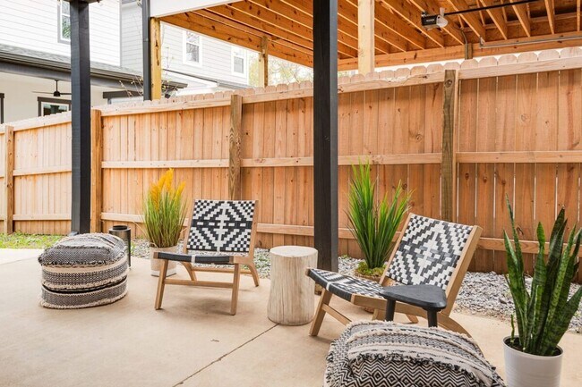 Building Photo - Fully Furnished - Designer Home (Flexible Lease Options)