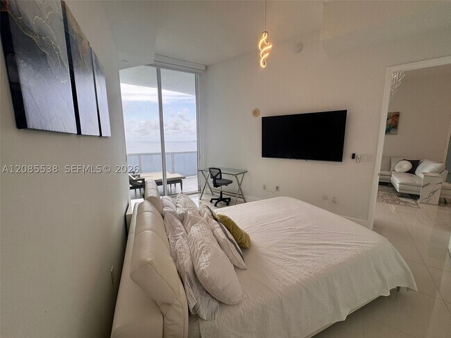 Building Photo - 15901 Collins Ave