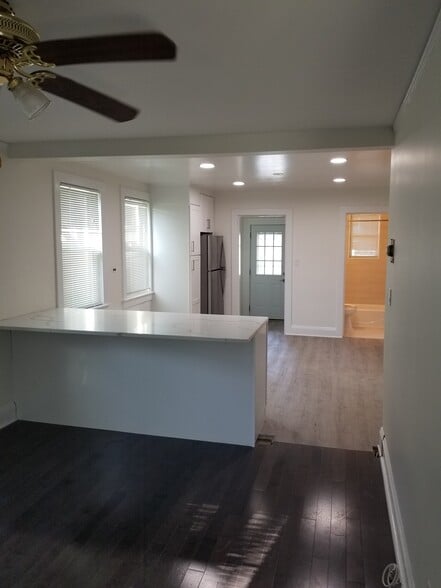 Building Photo - 4 2nd St