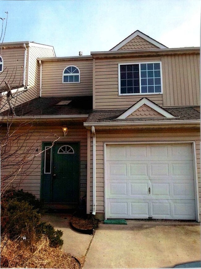 Building Photo - 3 Bedroom 2.5 bath w/1 car garage - Country Estates