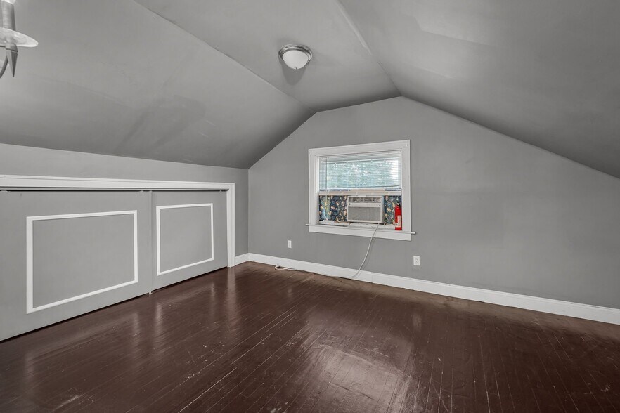 Building Photo - 324 Emmett Ave
