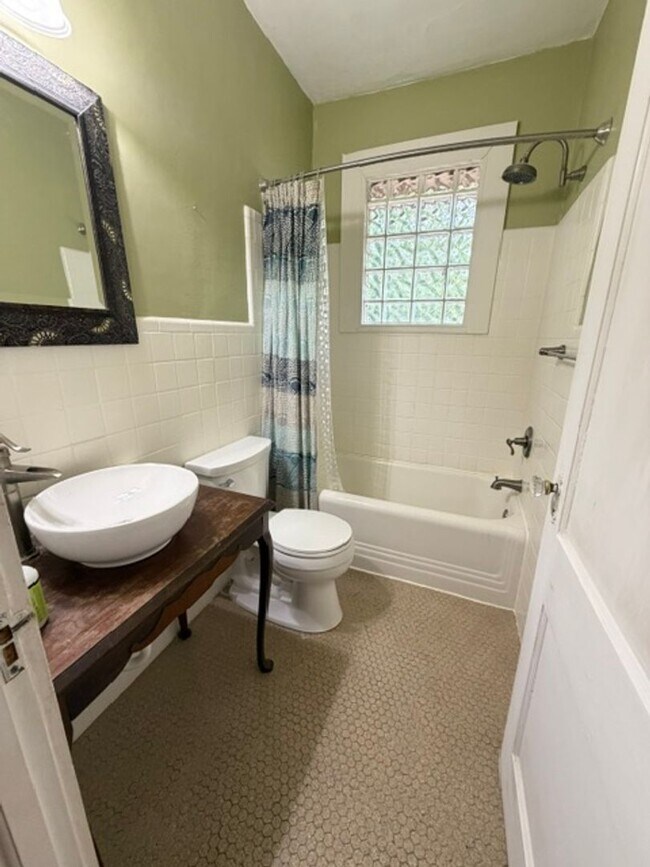 Building Photo - Beautiful and Spacious Home in Historic Bellwood in Downtown Northport