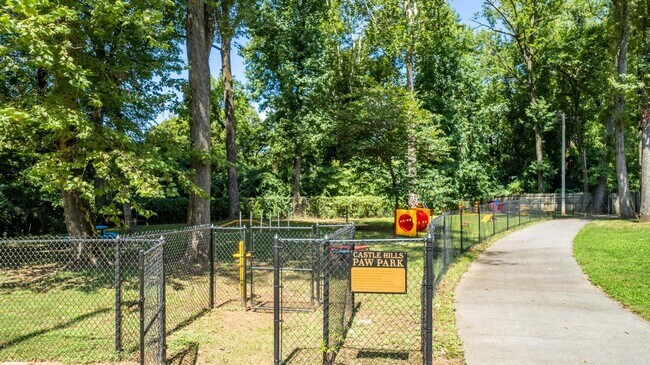 Building Photo - 151 Summerwood Dr