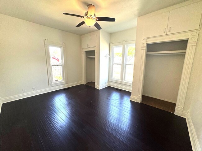 Building Photo - Historic Home for Rent in Downtown Siloam