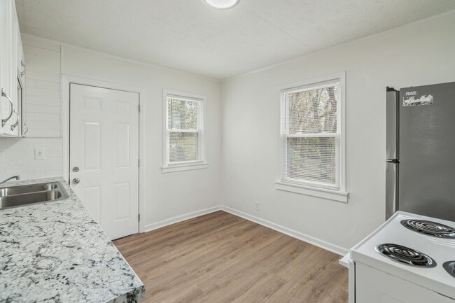 Building Photo - 2324 Greenfield Ln