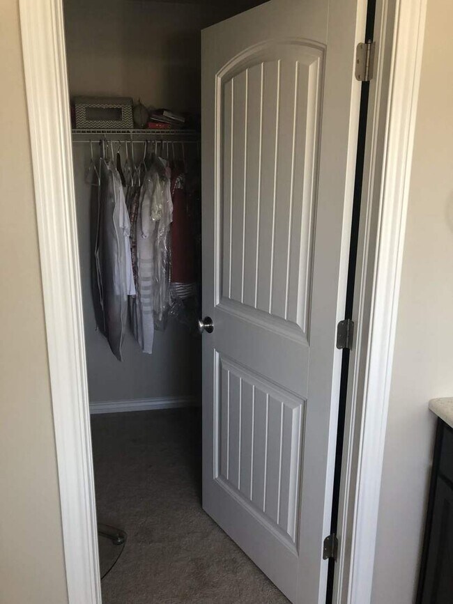 Building Photo - Newer 5bdrm + Office in D20 North Fork Wit...