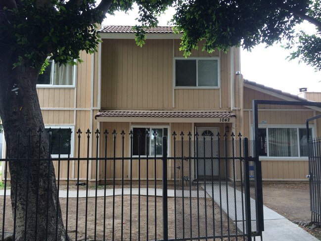 Building Photo - 1042 N Verde Ave