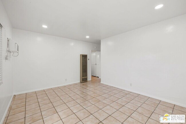 Building Photo - 1674 Vía Salida