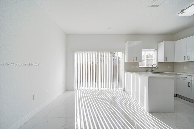 Building Photo - 10740 NW 83rd St