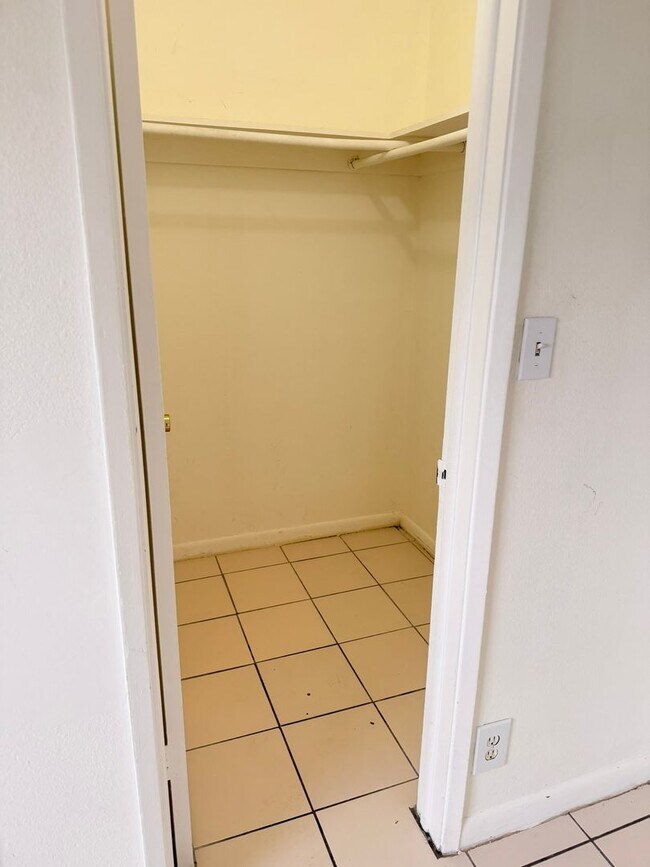 Building Photo - One-bedroom for rent in Pompano Beach
