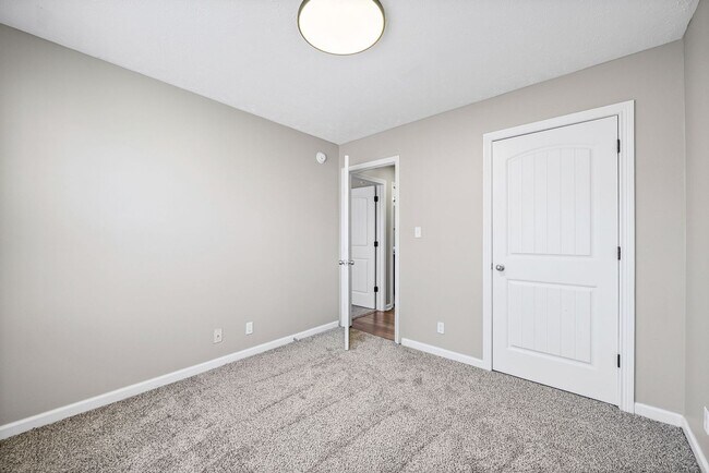 Building Photo - Pet Friendly Three Bedroom!