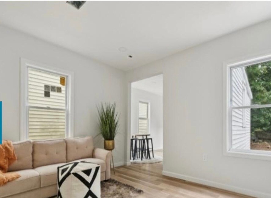 Building Photo - 76 Mitchell St