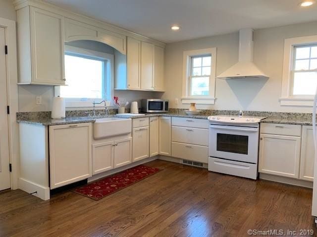 Building Photo - 66 Wolcott Ave