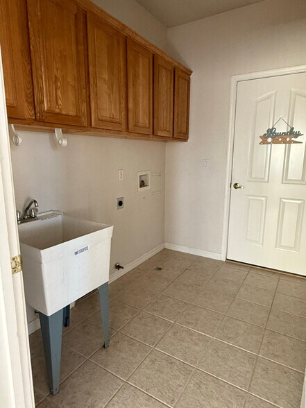 Building Photo - 2117 Buena Vista Dr