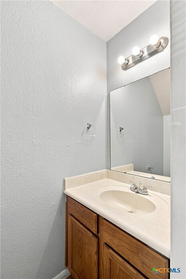Building Photo - 3410 Victoria Cir