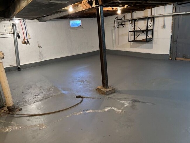 Building Photo - 3 Bedroom, 1 Bath Single Family Home - Section 8 Accepted