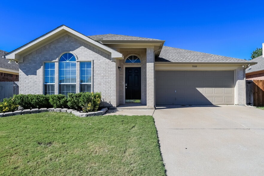 Primary Photo - 5800 Magnum Dr