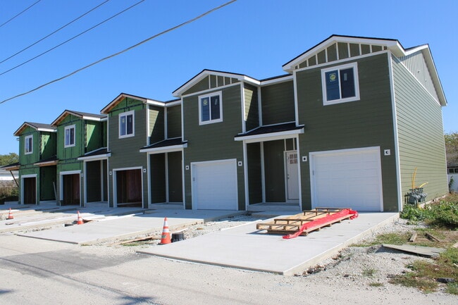 Building Photo - 105 E Division St