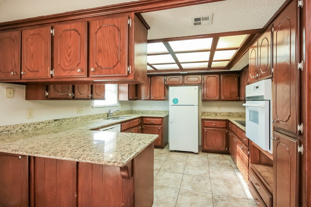 Building Photo - 5421 Sudbury Ln