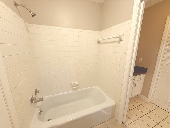 Building Photo - 4751 Tessie Ln