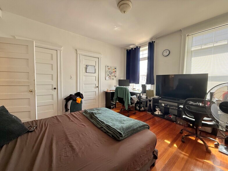 Building Photo - 1908 Beacon St