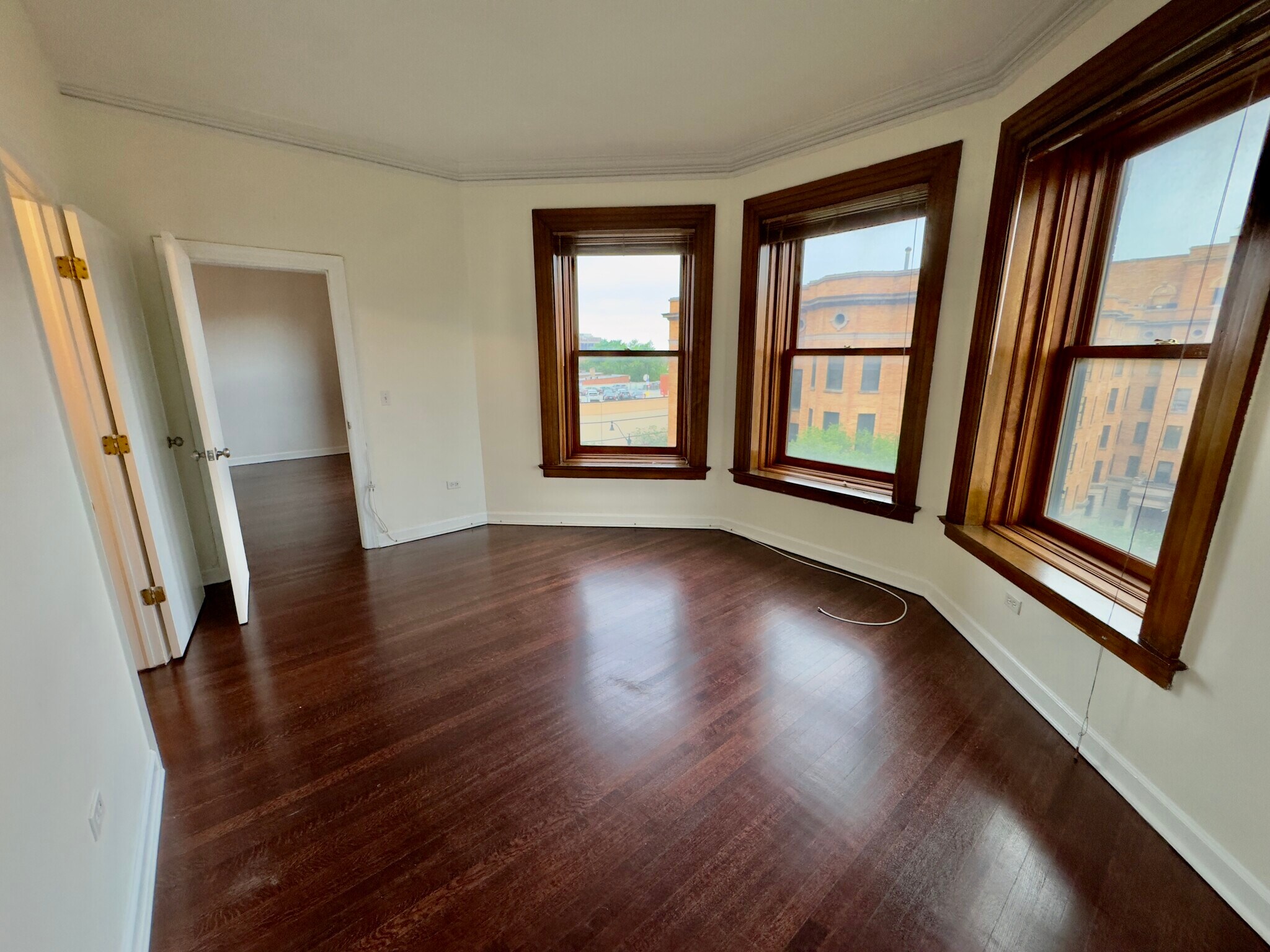 Building Photo - 559 W Surf St