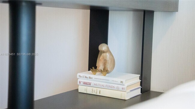 Building Photo - 398 NE 5th St