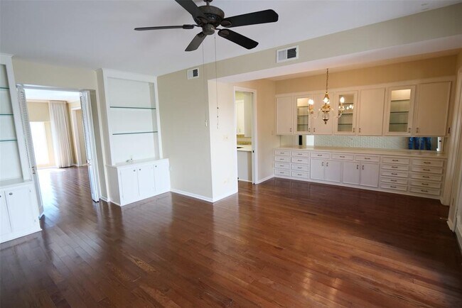 Building Photo - 7620 Del Monte Dr