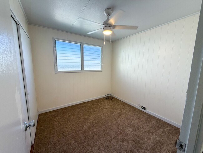 Building Photo - Kailua, SFH, Spacious Yard, Carport, Private W/D