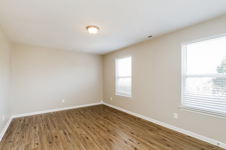 Building Photo - 102 Clacton Ct