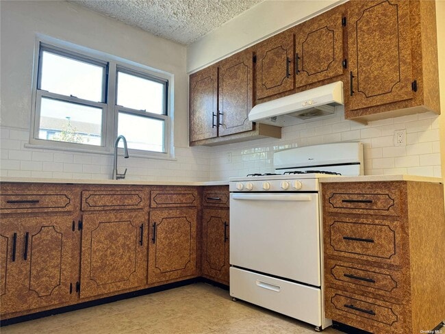 Building Photo - 78-01 164th St