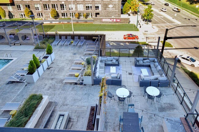 Building Photo - 650 E Brooklyn Vlg Ave