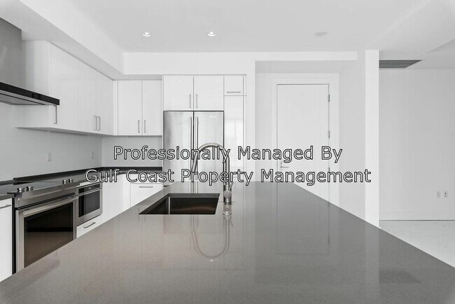 Building Photo - 111 S Pineapple Ave