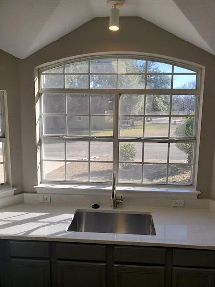 Building Photo - 719 Birch Brook Ln